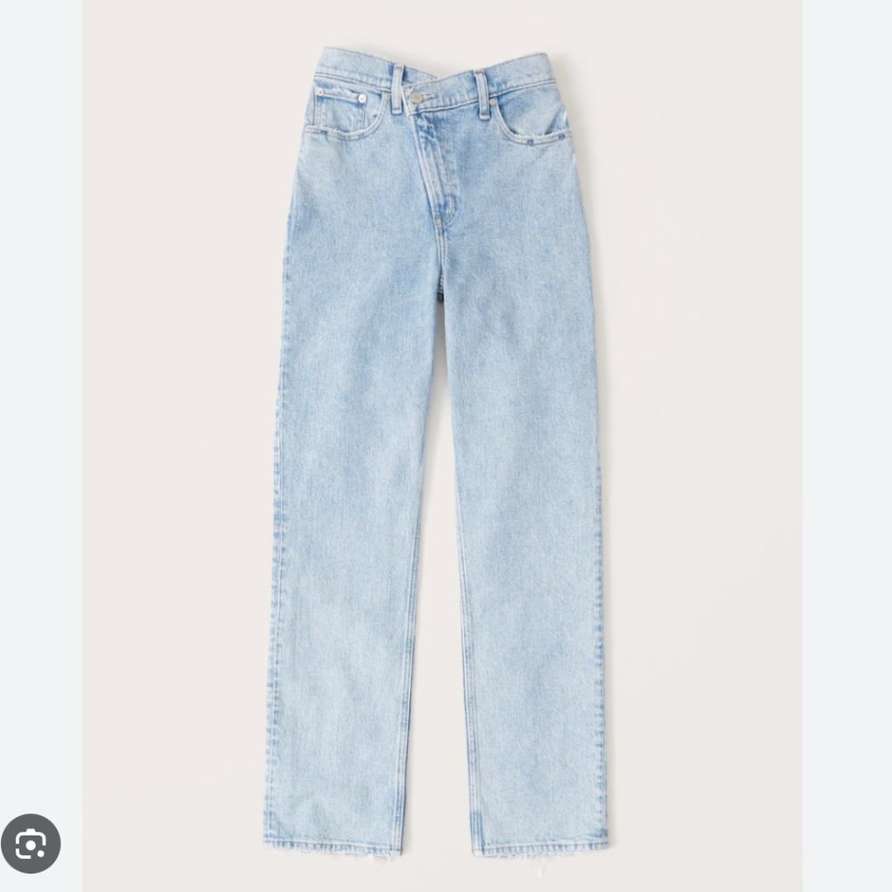 NWT Abercrombie Ultra High Rise 90s Straight Jean Size 24 extra short